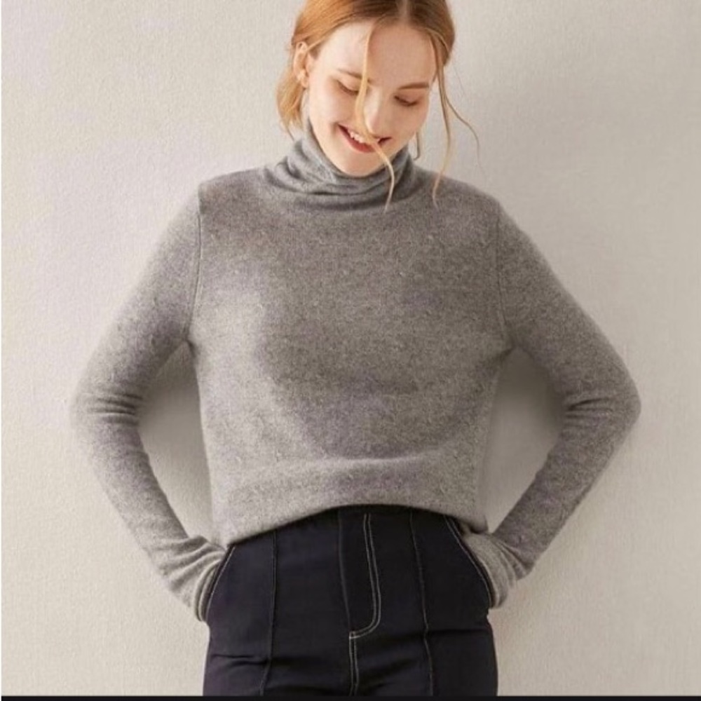 🌺-LilyMorgan🌺Light grey paper thin Turtleneck